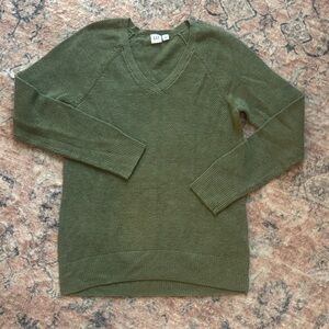 Gap sweater